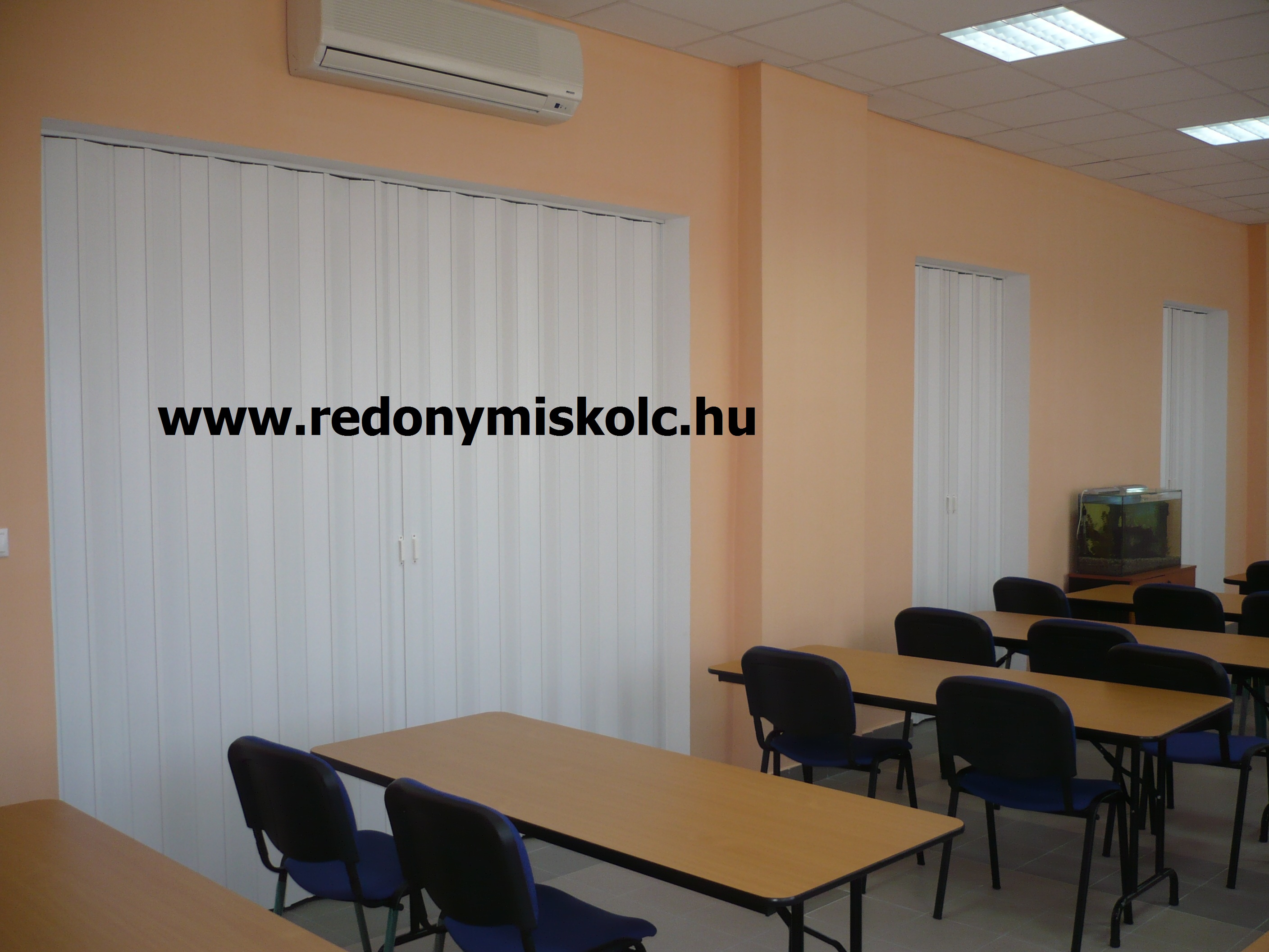 Harm�nikaajt� Csob�d