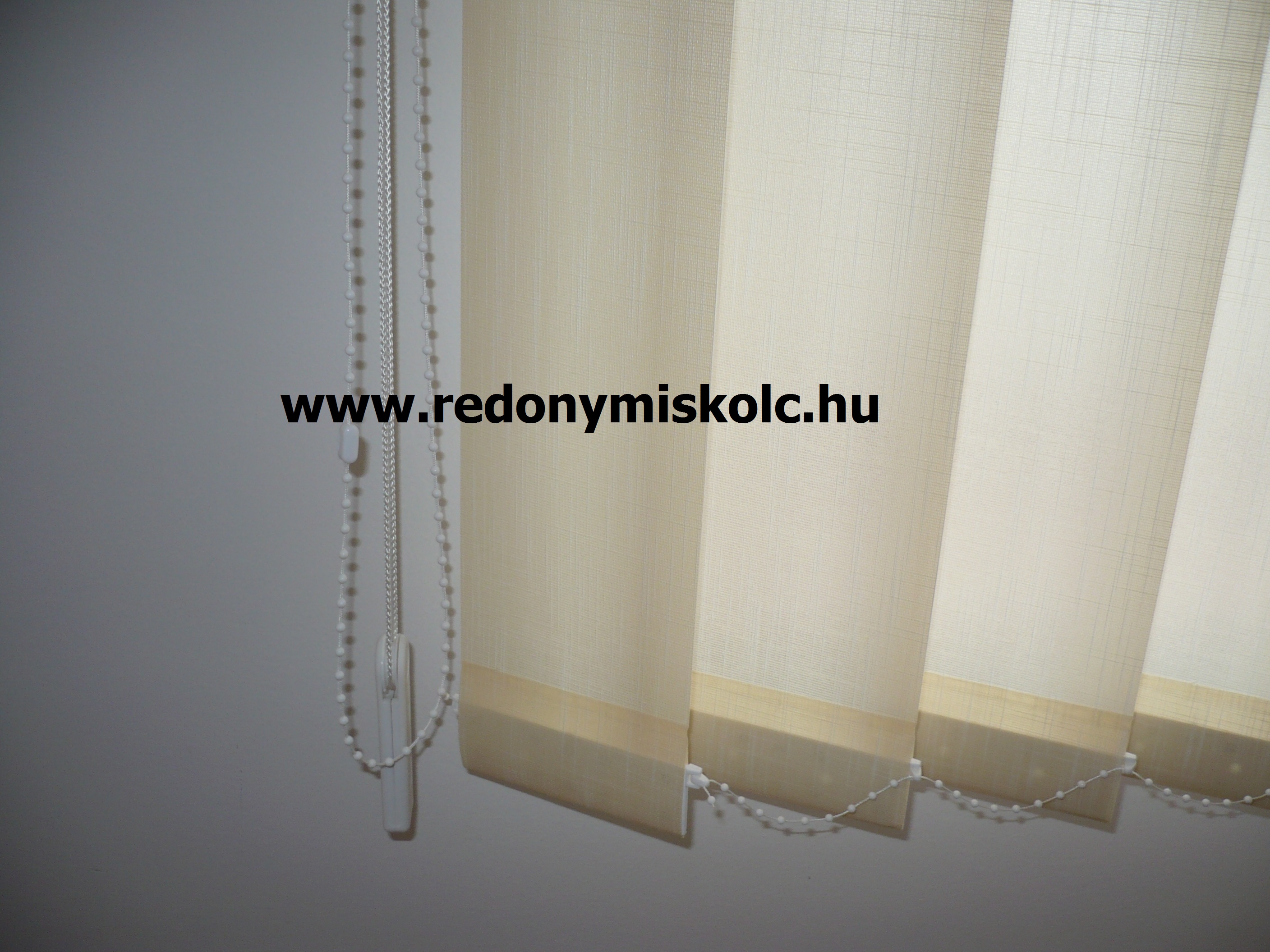 Szalagf�gg�ny Csob�d
